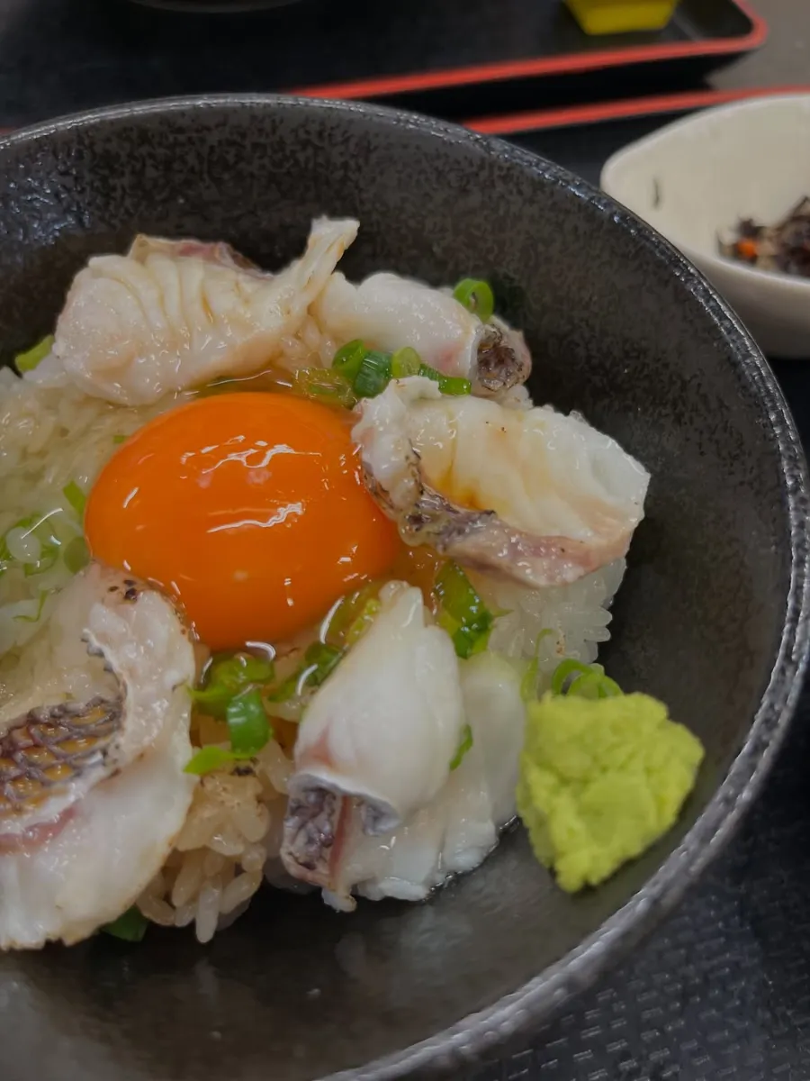 【시마나미카이도・오시마 런치】절품! 노시마 수군 레스토랑에서 '10노트 참돔' 해산물 덮밥을 만끽